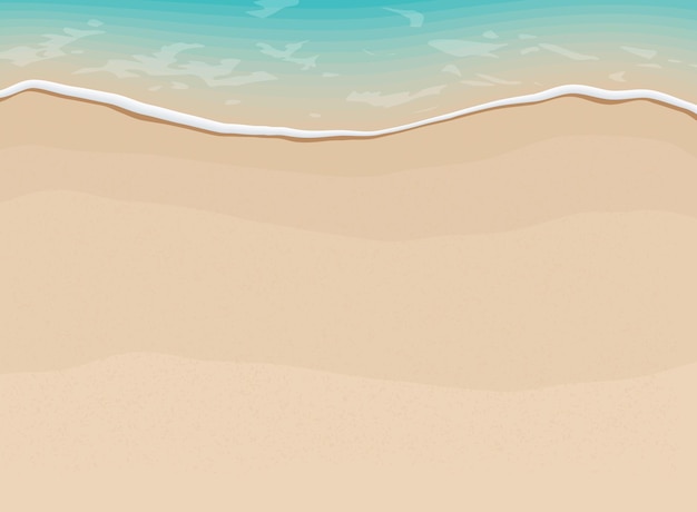 Miękkie fale z pianką niebieskiego oceanu na piaszczystej letniej plaży