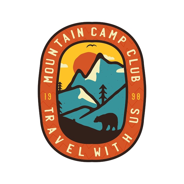 Odznaka Z Logo Kempingu W Stylu Vintage Z Motywem Dzikiej Przyrody, W Tym Krajobrazem Gór I Niedźwiedziem Wektor Etykieta Podróżna Na Białym Tle
