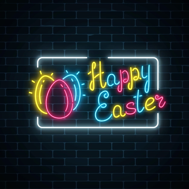 Rozjarzony neonowy szczęśliwy Easter szyld z jajkami i literowanie na ciemnym ściana z cegieł