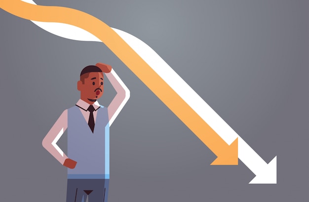 Stresujący Biznesmen Patrząc Na Spadające Strzałki Gospodarcze Wykres Wykres Kryzys Finansowy Bankructwo Niepowodzenie Inwestycyjne Ryzyko Pojęcie Portret Poziomy