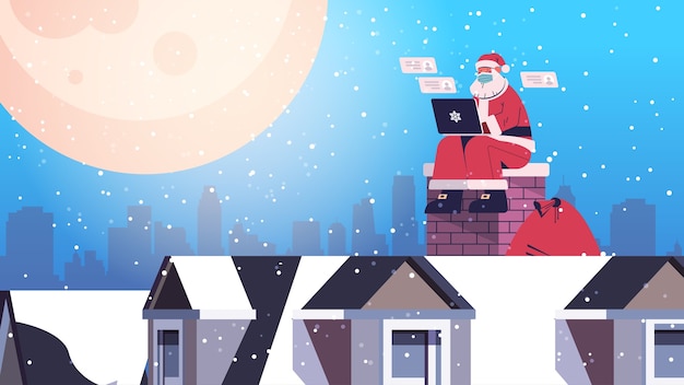 Święty Mikołaj W Masce Siedzi Na Dachu Za Pomocą Laptopa Szczęśliwego Nowego Roku Wesołych świąt Bożego Narodzenia Uroczystość Koncepcja Pełnej Długości Poziome Wektor Ilustracja