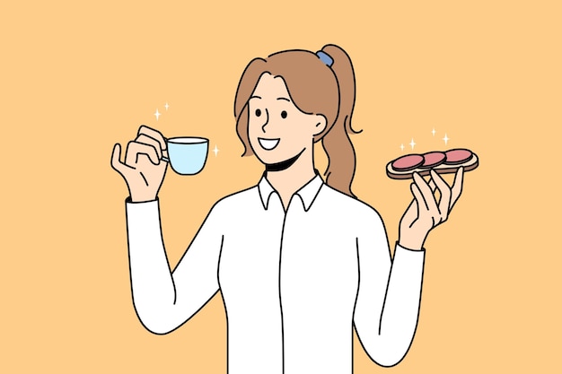 Uśmiechnięta Kobieta Jedząca Kanapkę I Pijąca Kawę