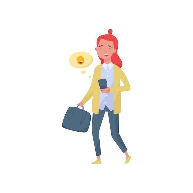 Plik wektorowy wesoła dziewczyna nastolatka spacerująca ze smartfonem i torbą w ręku chmura ze śmiejącymi się emoji motyw mediów społecznościowych płaski projekt wektorowy