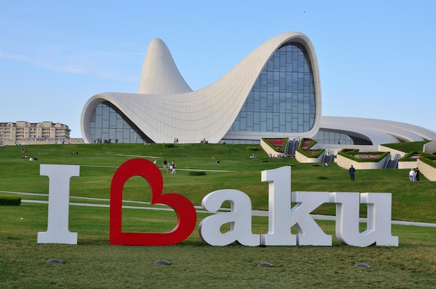 Zdjęcie 04062023bakuazerbejdżancentrum heydara alijewa w baku stolicy republiki azerbejdżanu