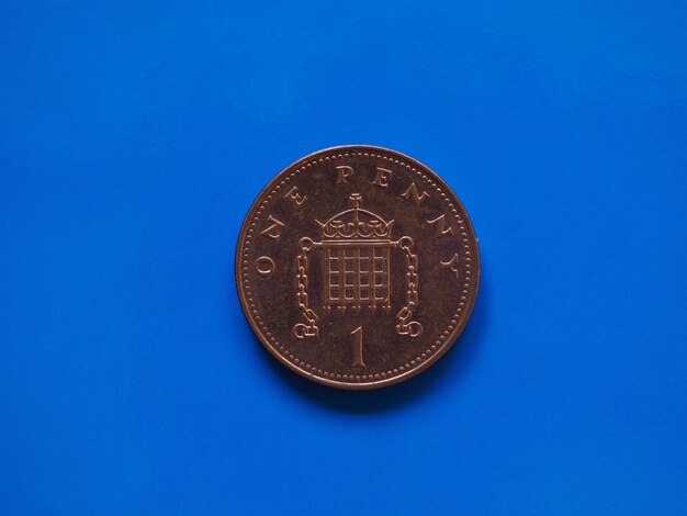 1 groszowa moneta Wielka Brytania na niebiesko