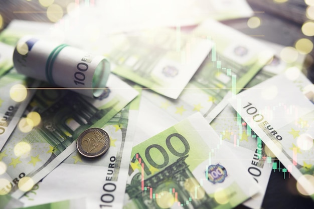 Zdjęcie 100 banknotów euro jako tło przeznaczone do walki radioelektronicznej wymiana pieniędzy
