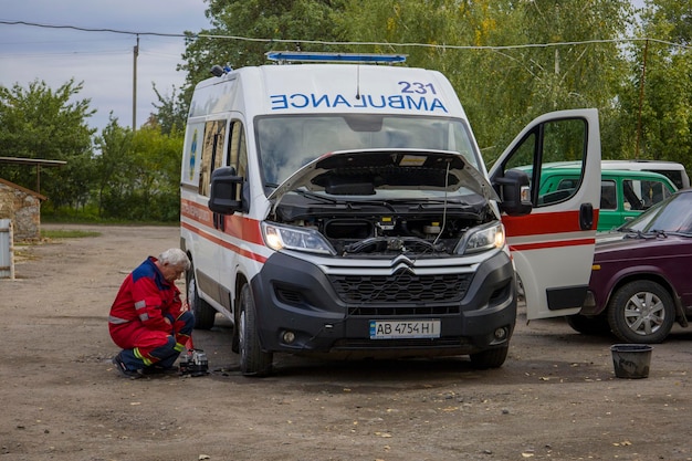 10102022 Kijów Ukraina Sanitariusze W Pobliżu Karetki Pogotowia Podczas Szkolenia