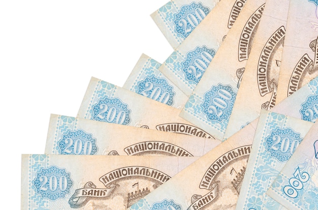 Zdjęcie 200 banknotów hrywny ukraińskiej leży w innej kolejności izolowanych. lokalna bankowość lub koncepcja zarabiania pieniędzy.