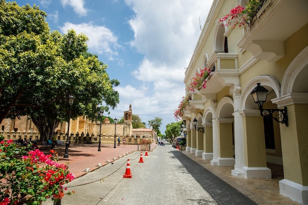 30062022 SANTO DOMINGO DOMINIKANA Ulica El Conde i słynna strefa kolonialna Calle Las Damas w Santo Domingo Światowe dziedzictwo UNESCO