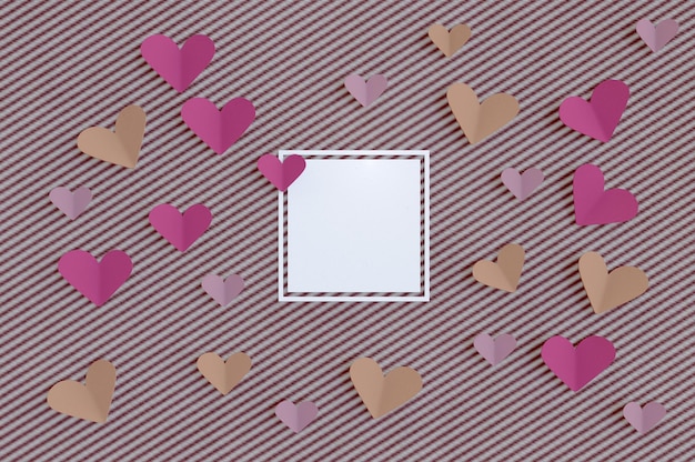 Zdjęcie 3d ilustracja papier w kształcie serca i pusta biała ramka koncepcja happy valentines day