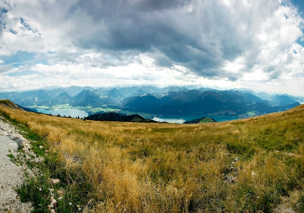 Zdjęcie a powierzchnie panoramy gór w austrii w alpach