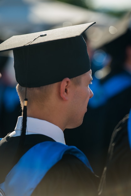 Zdjęcie absolwent z kapeluszem