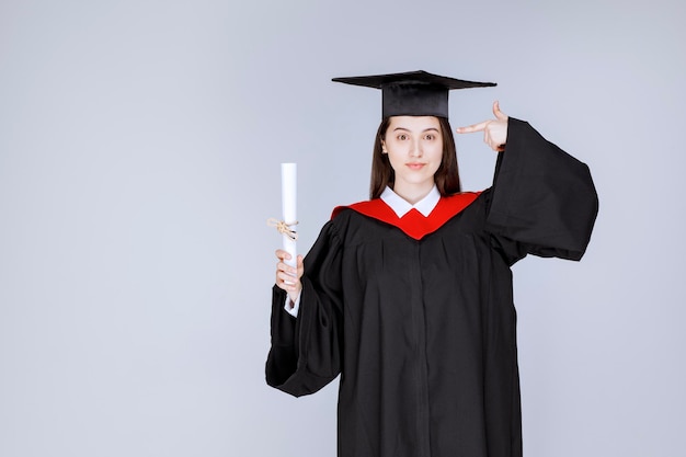 Absolwentka Studentka Z Uroczystości Dyplomu Ukończenia College'u. Zdjęcie Wysokiej Jakości