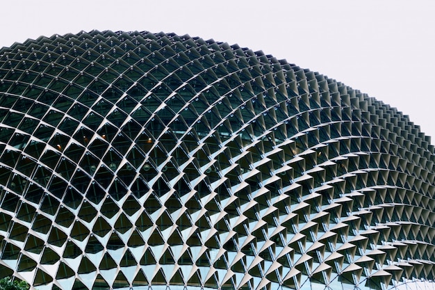 Abstrakcjonistyczny nowożytny budynek przy Singapore zakończeniem up