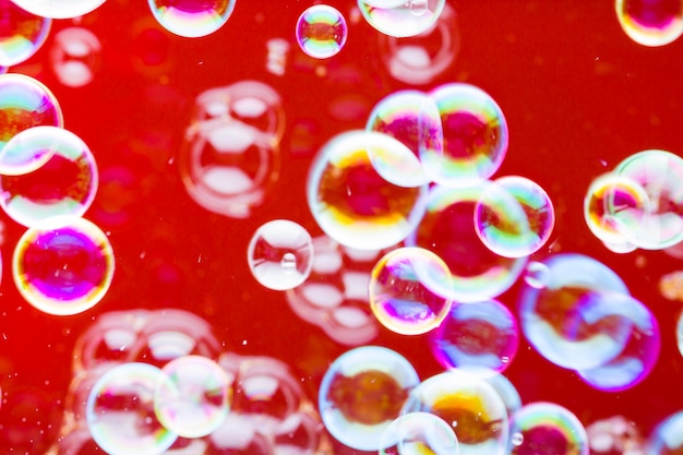 Abstrakcyjne bańki mydlane w tle Kolorowe bańki pływają w powietrzu