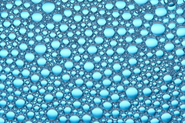 Zdjęcie abstrakcyjne niebieskie tło makro z mnóstwem bąbelków mydlanych