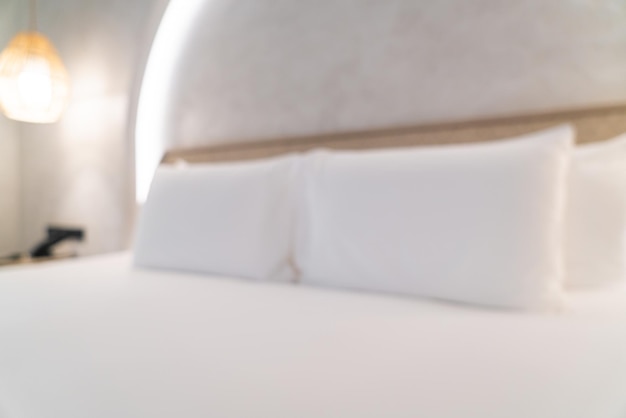 abstrakcyjne rozmycie i nieostre nowoczesne wnętrze sypialni na tle