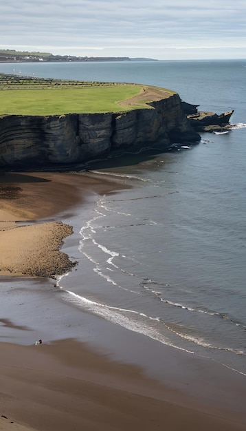 Abstrakcyjne rozmycie rozmyte tło Tropikalna letnia plaża ze złotym piaskiem turkusowy ocean i niebieski