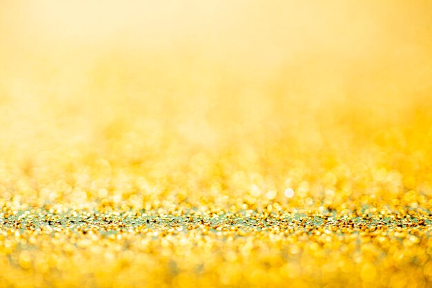 Abstrakcyjne złote tło z rozmyciem Złote błyszczące makro zdjęcie z miękkim skupieniem