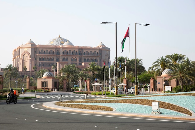 Abu Dhabi, Zjednoczone Emiraty Arabskie 18 marca 2024 Pięciogwiazdkowy Emirates Palace jest drugim najdroższym hotelem, jaki kiedykolwiek zbudowano za około 6 miliardów dolarów.