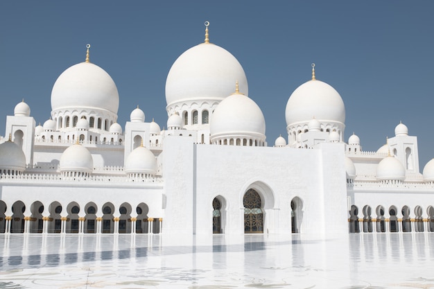 Abu Zabi, Zjednoczone Emiraty Arabskie - marzec 2019: Wielki Meczet Szejka Zayeda w Abu Zabi