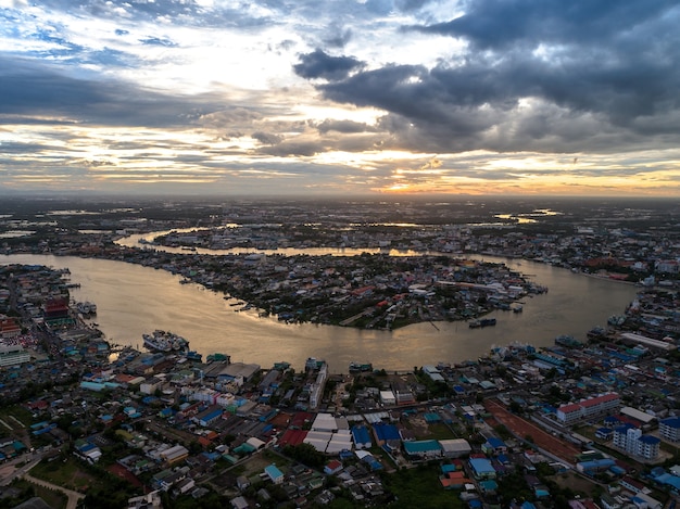 Zdjęcie aerial trutwa widok samutsakorn w tajlandii