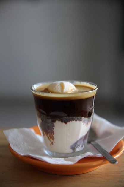 Affogato , kawa z lodami waniliowymi