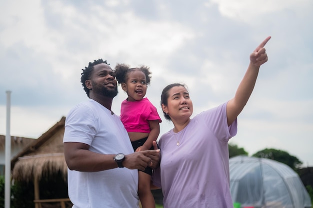 Afroamerykanin ojciec i córka szczęśliwa rodzina rodziców