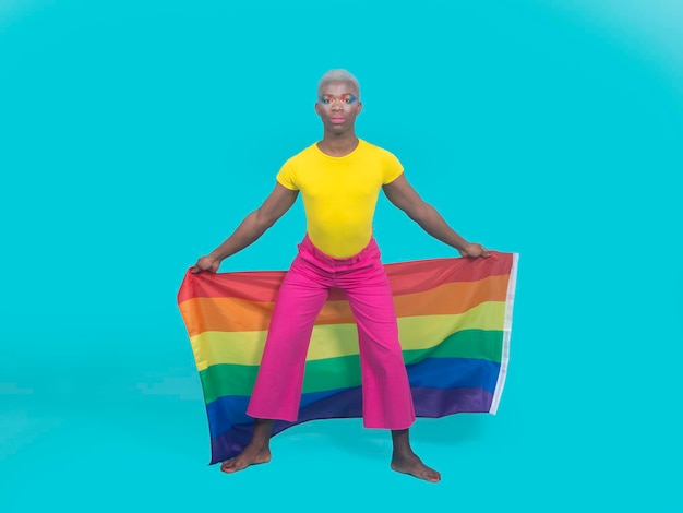 Afroamerykanin z flagą LGBT