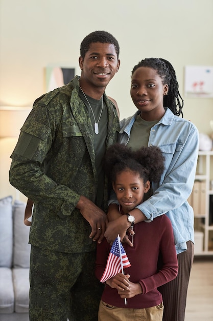 Afroamerykańska rodzina z tatą wojskowym