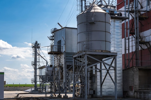 Agro silos spichlerz elewator na zakładzie przetwórstwa rolno-przetwórczego do przetwórstwa suszenie czyszczenie i przechowywanie produktów rolnych mąka zboża i zboża