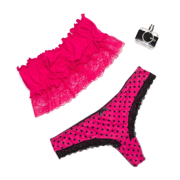 Akcesoria Dla Kobiet. Seksowny Top Bandeau W Kolorze Magenta I Majtki Z Perfumami Na Białym Tle