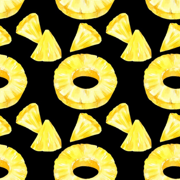 Zdjęcie akwarelowy bezszwowy wzór z pierścieniami ananasa i kawałkami dojrzałego ananasa szkic tropikalnych owoców ręcznie narysowany ilustracja ilustracji żywności na czarnym tle