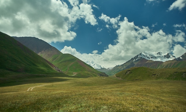 Alay Valley of Osh Region, Kirgistan, Pamir góry w Kirgistanie