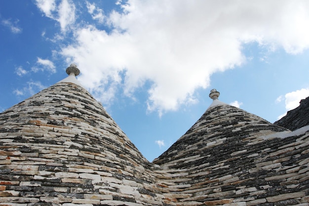 Alberobello Puglia Region Południe Włoch Trulli di Alberobello Tradycyjne dachy Trulli oryginalne i stare domy tego regionu UNESCO