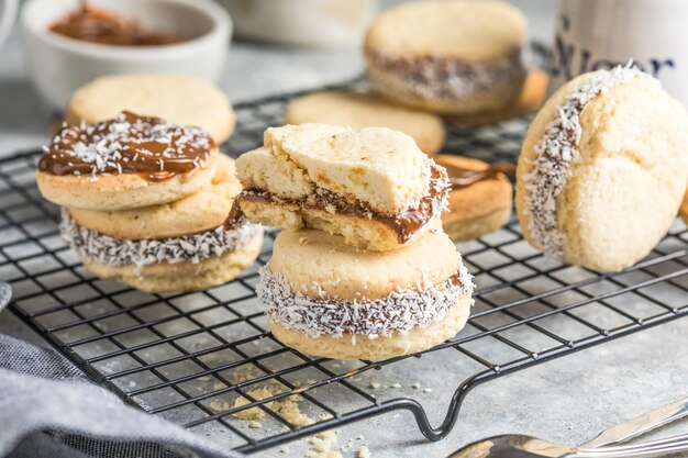 Alfajores: tradycyjne peruwiańskie ciasteczka nadziewane karmelem