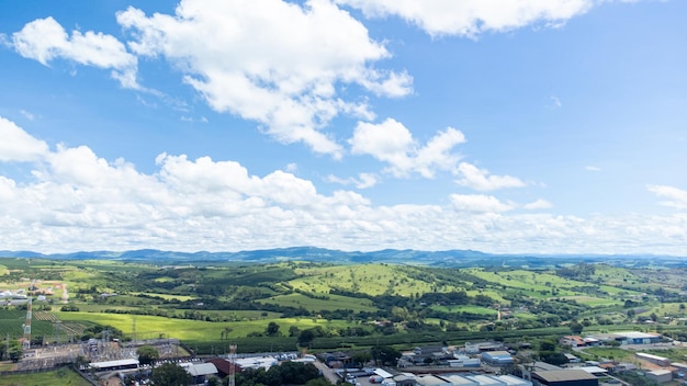 Alfenas małe i piękne miasto Alfenas w Brazylii w stanie Minas Gerais sfotografowane latem naturalnym światłem drona