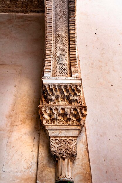 Alhambra w Granadzie Hiszpania Fragment kolumny