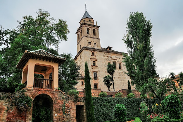 Alhambra w Granadzie. Monumentalny kompleks Nazari