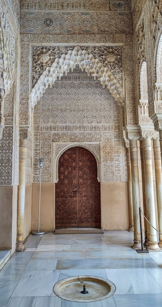 Alhambra w Granadzie. Monumentalny kompleks Nazari