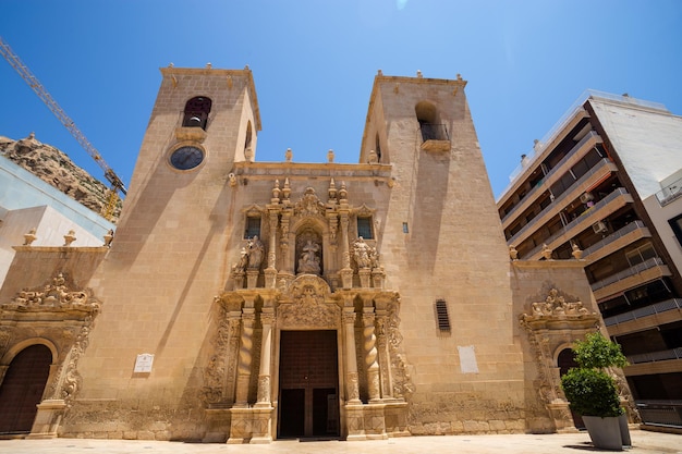 ALICANTE Hiszpania 5 lipca 2023 Bazylika Santa Maria Kościół św. Marii fasada architektury Alicante