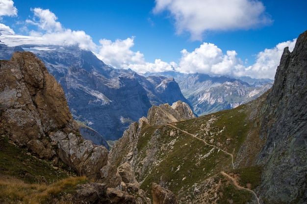 Alpejskie lodowce i krajobraz gór we francuskich Alpach