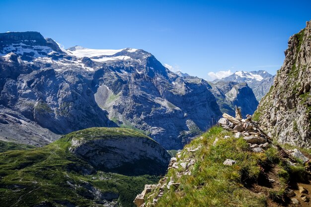 Alpejskie lodowce i krajobraz górski w Pralognan la Vanoise.