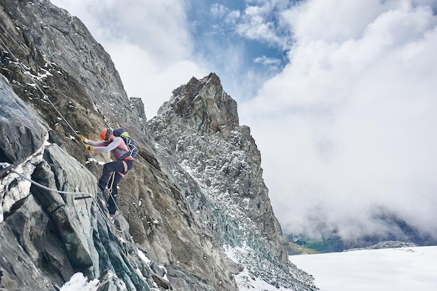 Alpinista Wspinający Się Na Szczyt Grossglockner Austria