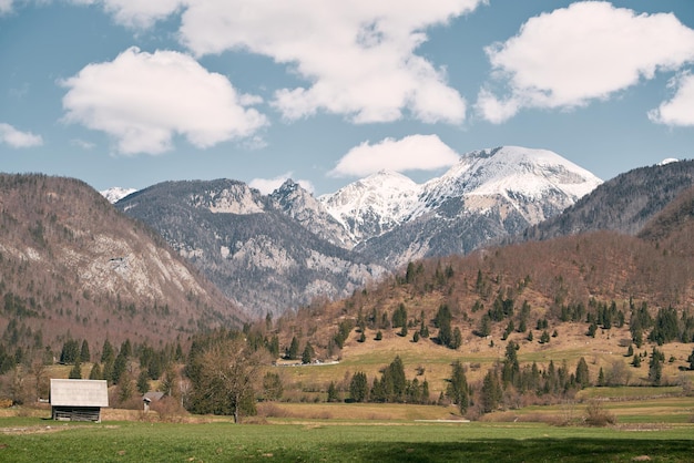 Alpy Dolomity Mountain Village z magicznymi górami Dolomity w tle Włochy Europa Koncepcja miejsc podróży