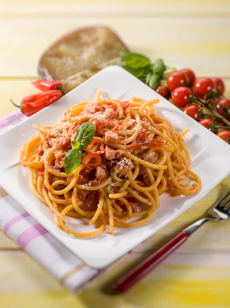 Amatriciana spaghetti selektywne skupienie