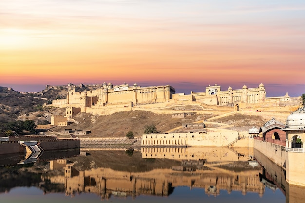 Amber Fort w Indiach, Jaipur, widok na zachód słońca.