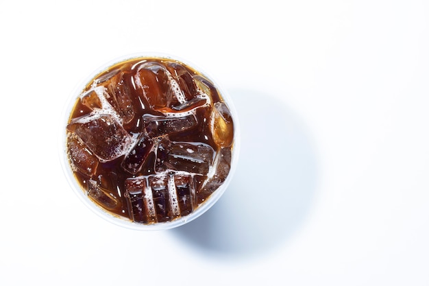 Americano czarna kawa lodowy odgórny widok na bielu plecy ziemi