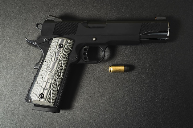 Zdjęcie amerykański klasyczny pistolet model 1911 dla kalibrów 45 acp doskonała broń do samoobrony