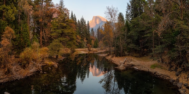 Amerykański krajobraz w Parku Narodowym Yosemite